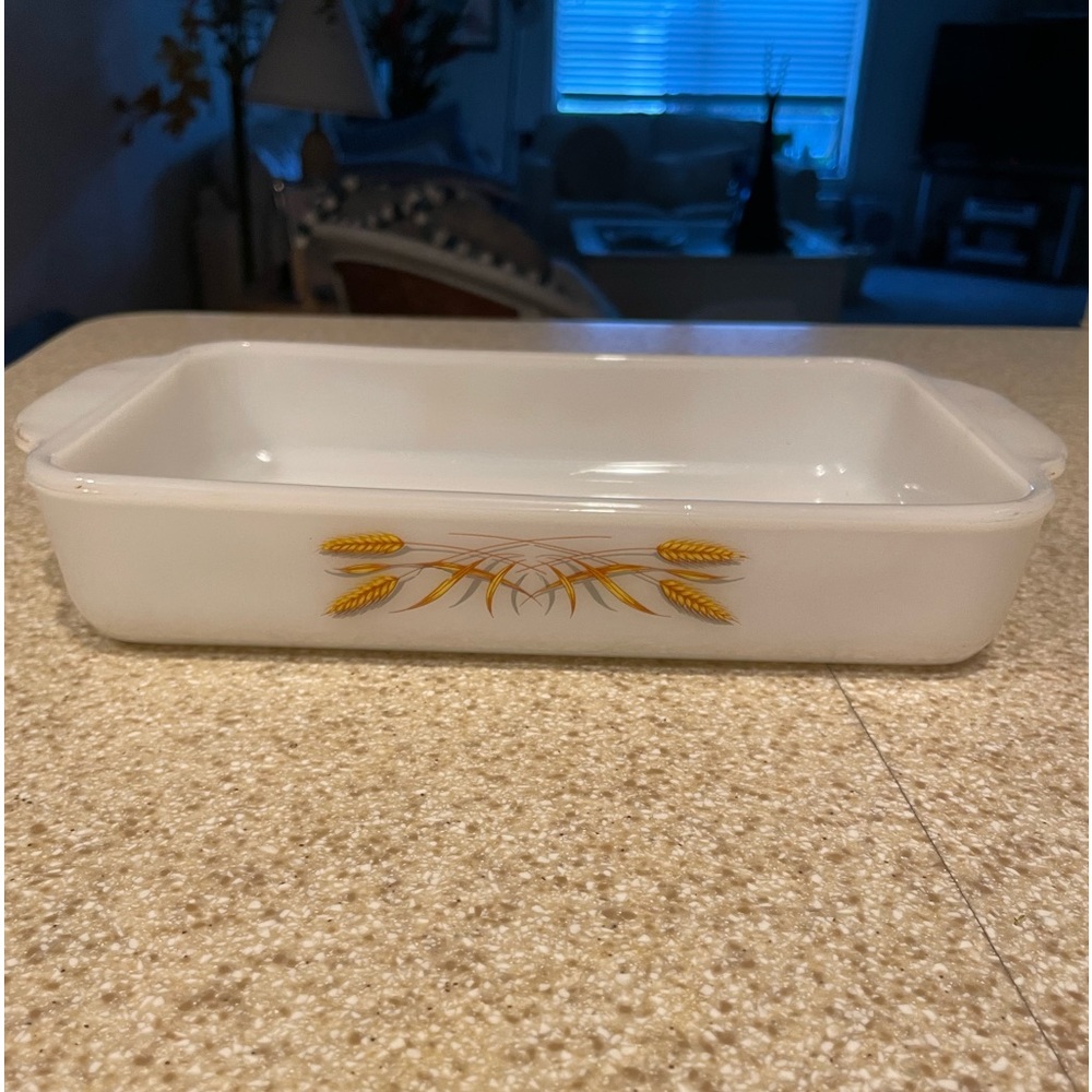 Vintage FireKing 1 1/2 quart vintage excellent condition